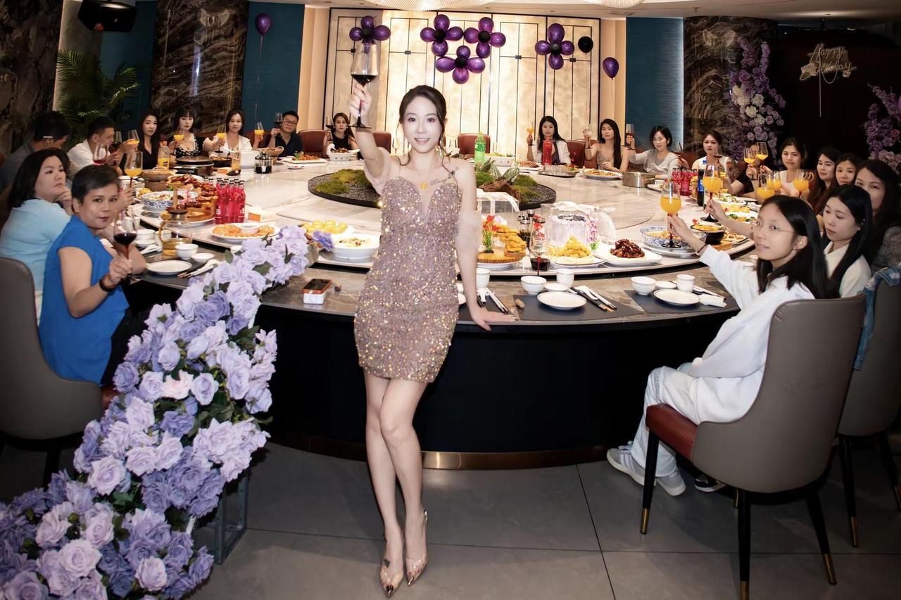 以生日为名的一场老友聚会 很感谢这一天你们为我而来，同时也要谢谢自己依然对这个世