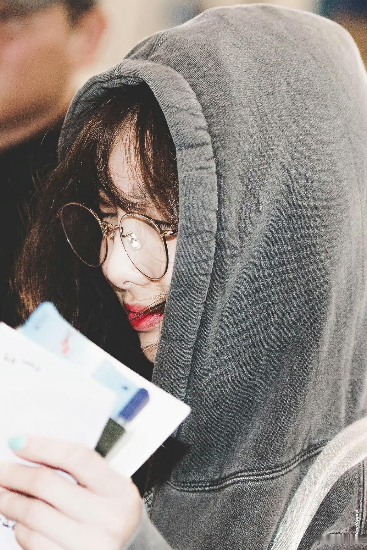 林娜琏林娜琏 170823 金浦机场困困猪宝💤 