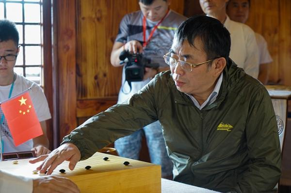 都在说聂卫平能喝 4 斤白酒？
格局小了！
他最牛的是在中日擂台赛11 连胜！