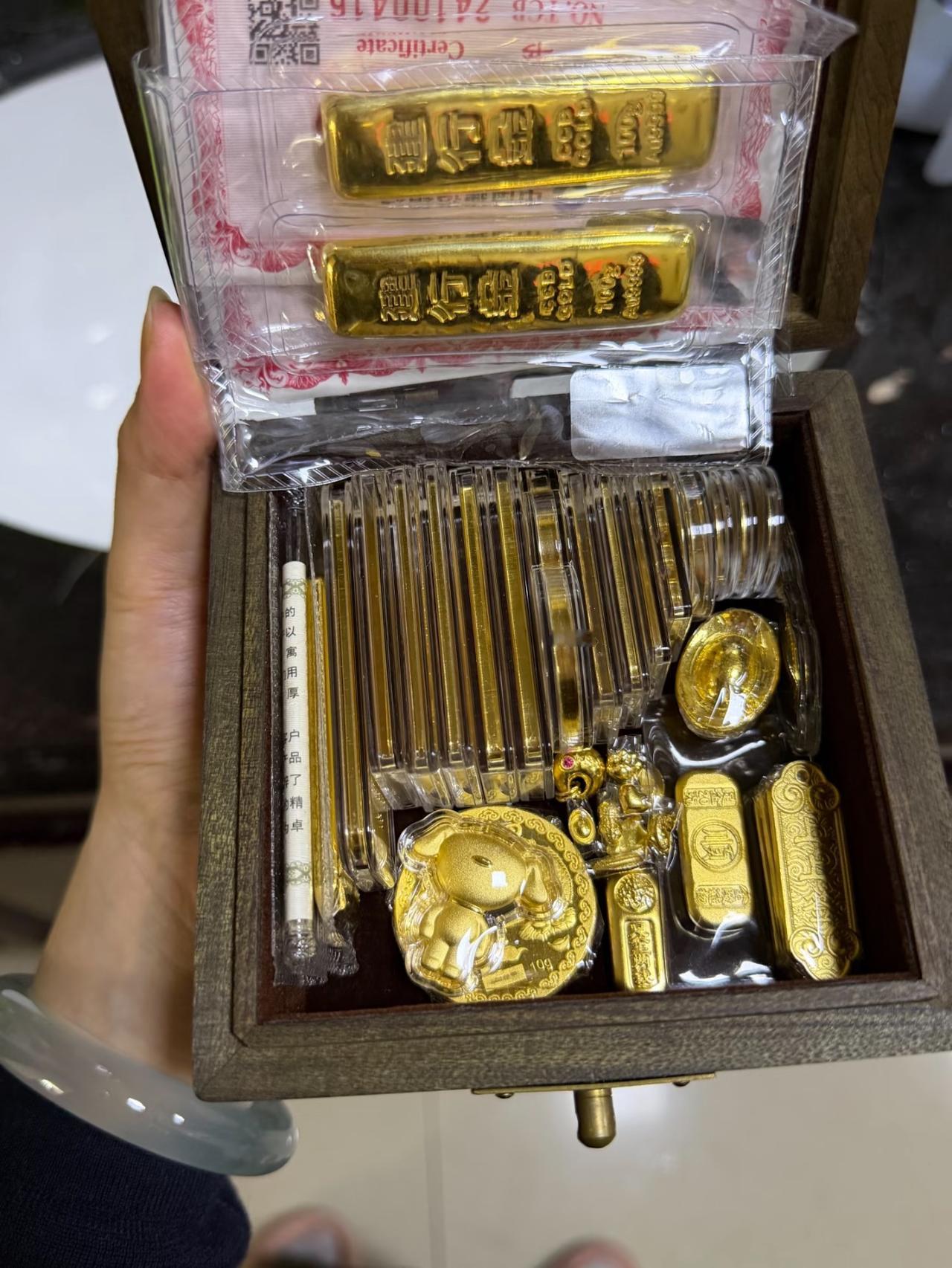 金价又有新动态啦！
2026年1月7日早上8点，
基础金价都到1005元/克了，