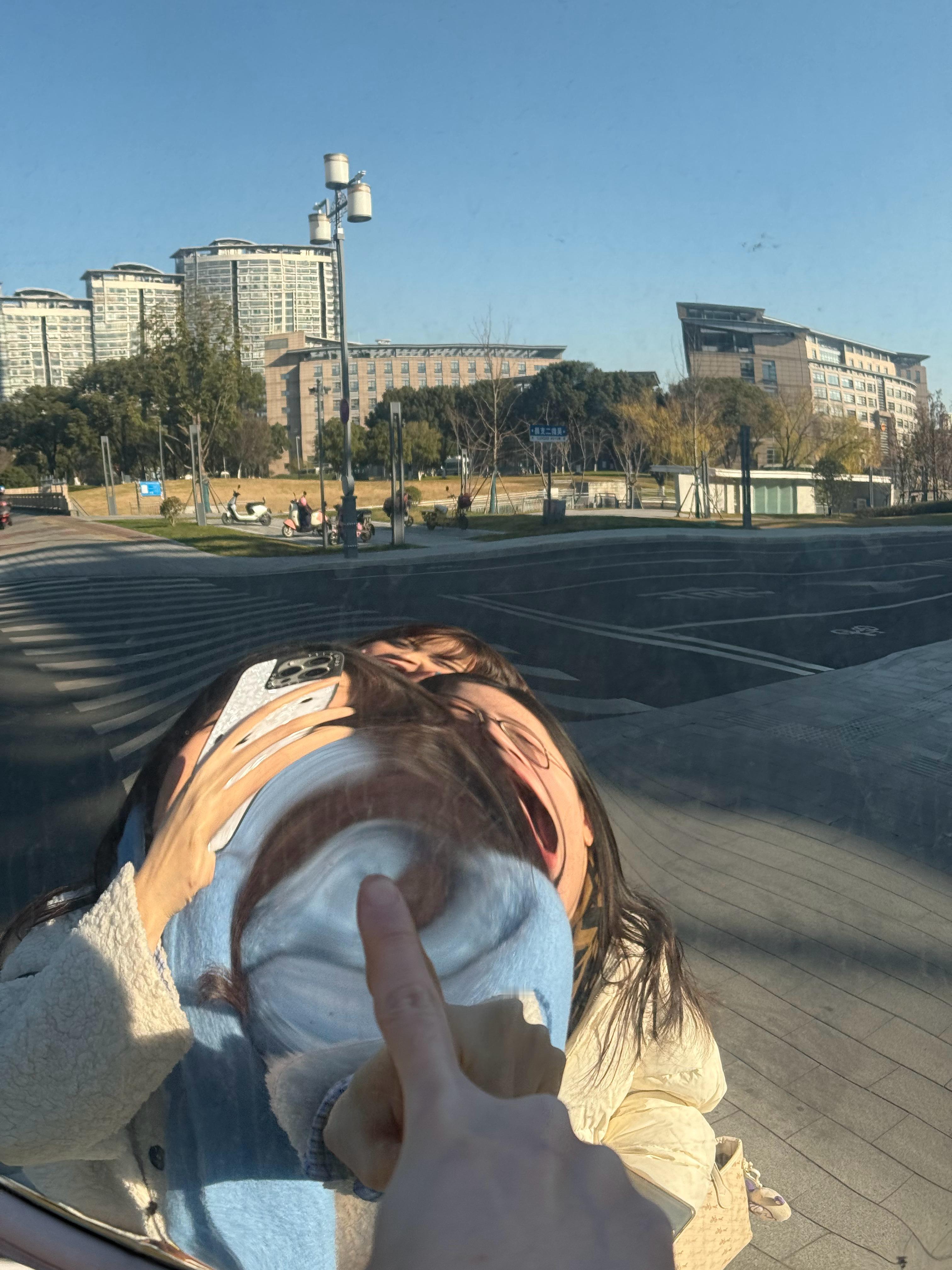 送走好主意木木我又奔赴下一场聚会 我感觉我元旦一直在逛街吃饭逛街吃饭逛街吃饭。 