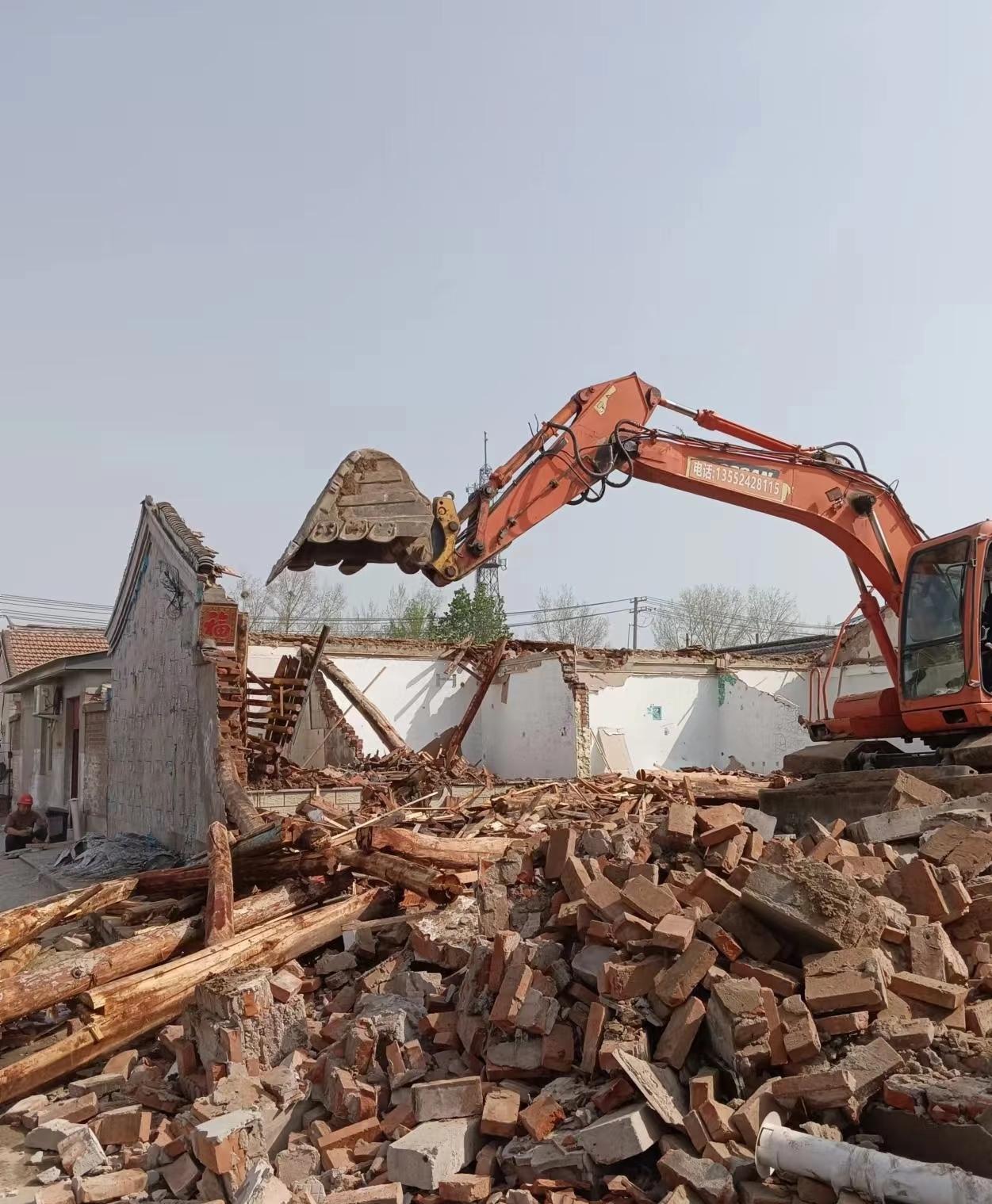 马大壮家的房子多的也是麻烦，
马大壮有3个姐姐，
马家拆迁分了3套房子，
马大壮
