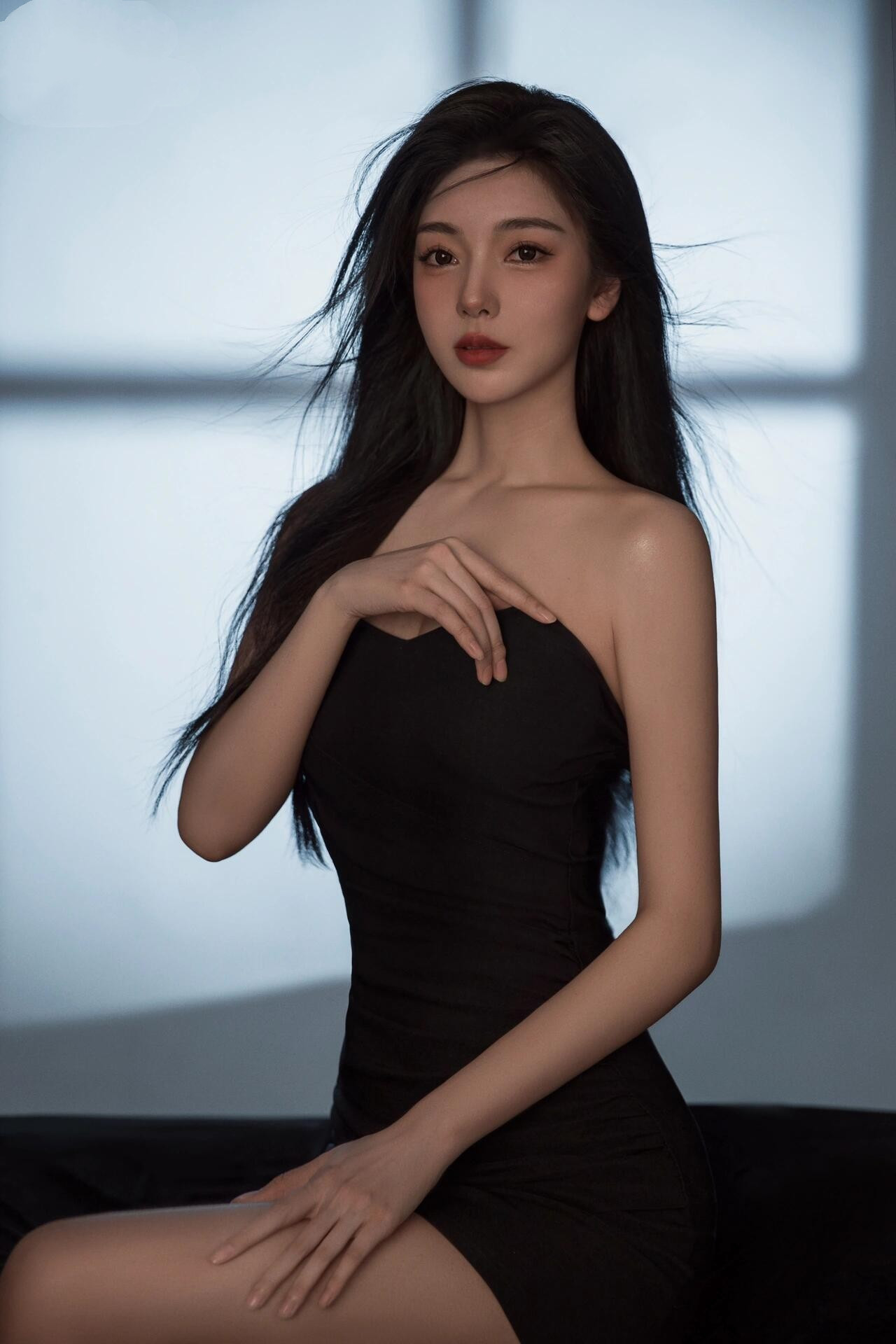 钓系御姐的专属浪漫🥀高级感肖像写真抹胸裙将性感与优雅结合✨简约的设计散发迷人气