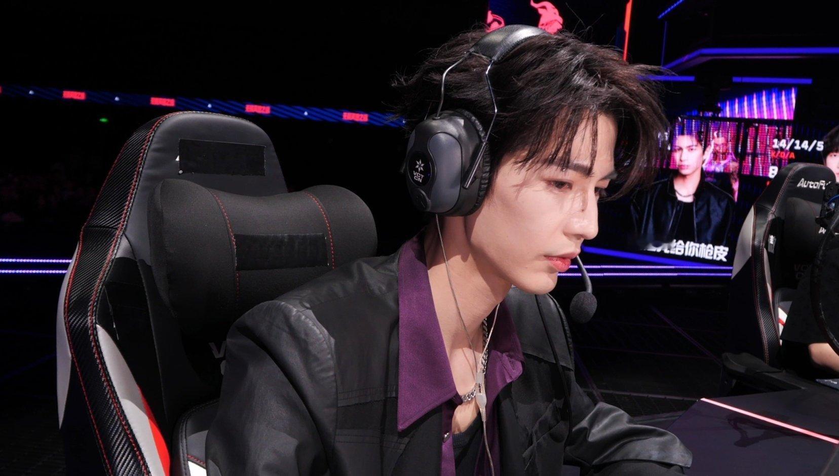 张凌赫 电竞男主回归现偶吧