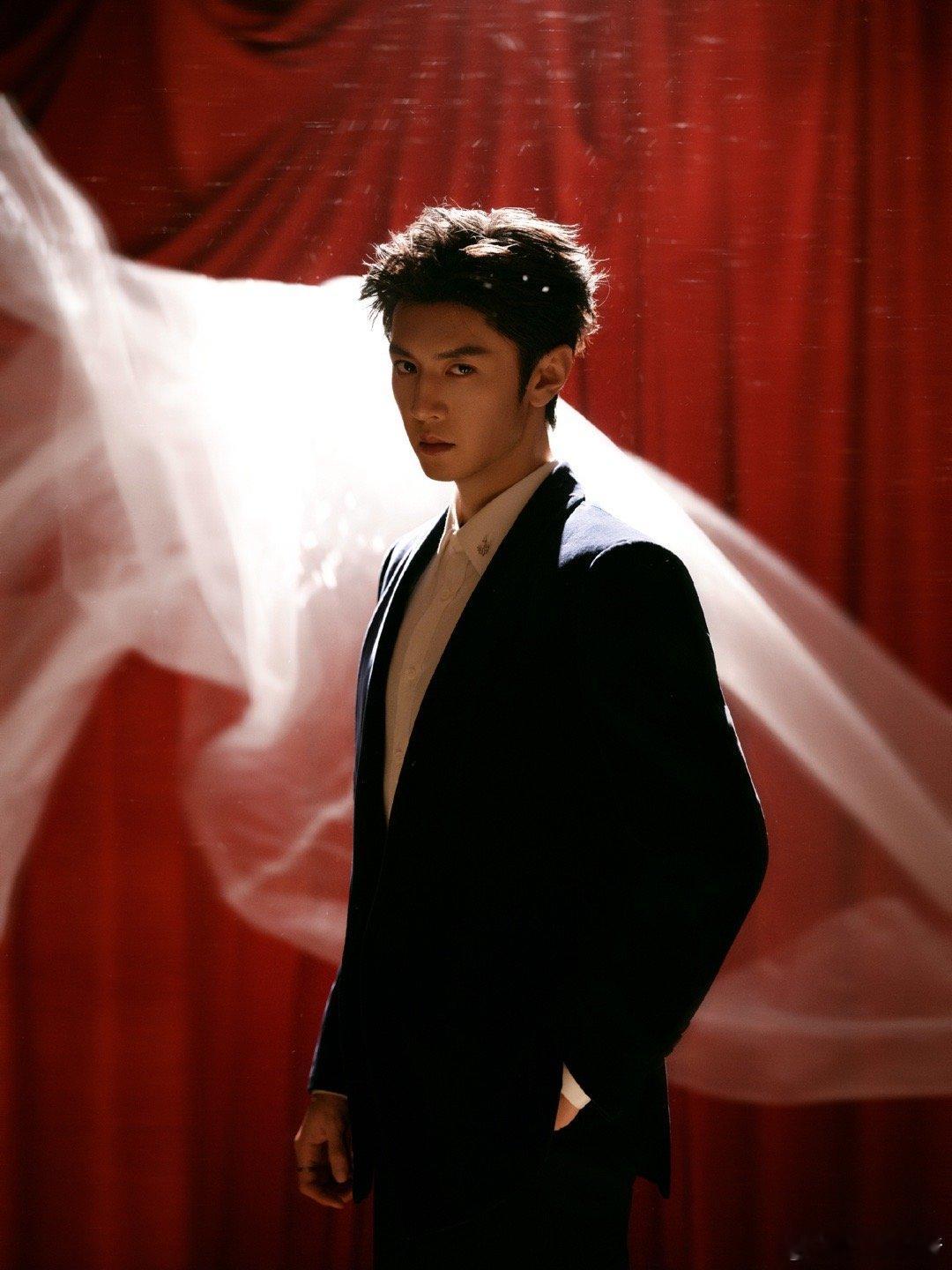 陈哲远今晚活动出图～高贵优雅的王子