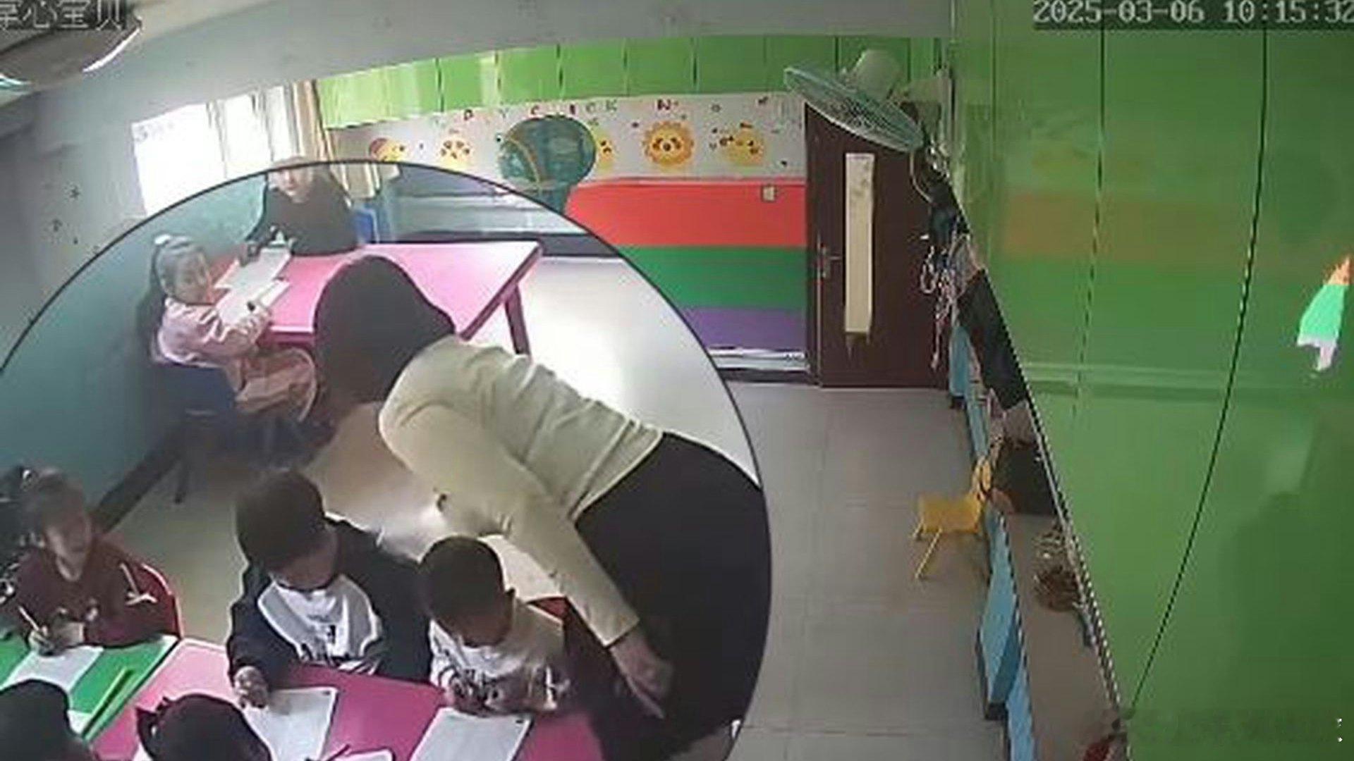 辽宁幼儿园虐童案一审宣判 施暴幼师张某获刑两年，这辈子别想再干这行了。看着通报里