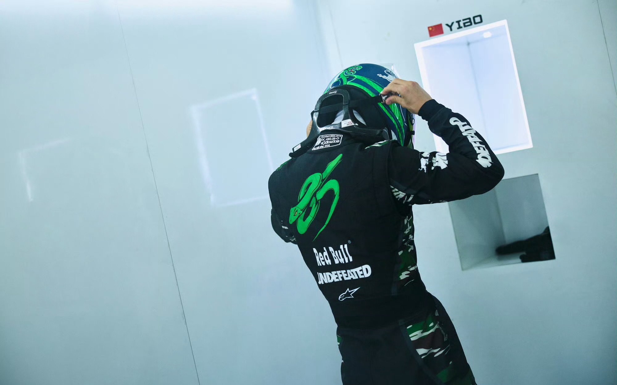王一博珠海试车王一博的85号AMG GT3 EVO赛车，6.208L V8自然进