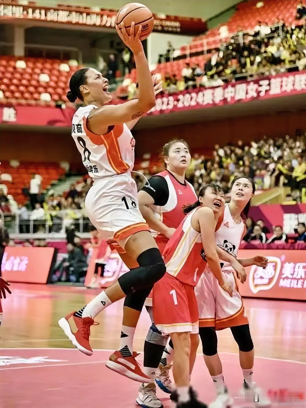 坎贝奇：“WCBA打球薪资是在WNBA的5倍还要多，并且在中国还有其它更好的待遇