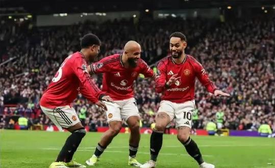 英超联赛第30轮，曼联3-1维拉，球员表现：🔴库尼亚：巴西前锋本场的贡献不次于