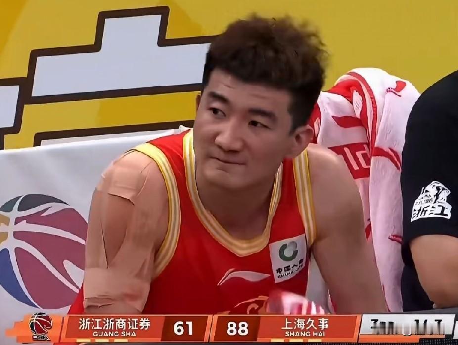 力挺孙总！布朗谈孙铭徽：

“很多人都在诋毁他，但是，他是带着伤病，一直在咬牙坚