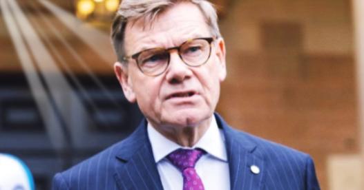 德国联邦议院通过了一项新的法律

禁止所有东方大国的技术供应商参与德国核心基础设