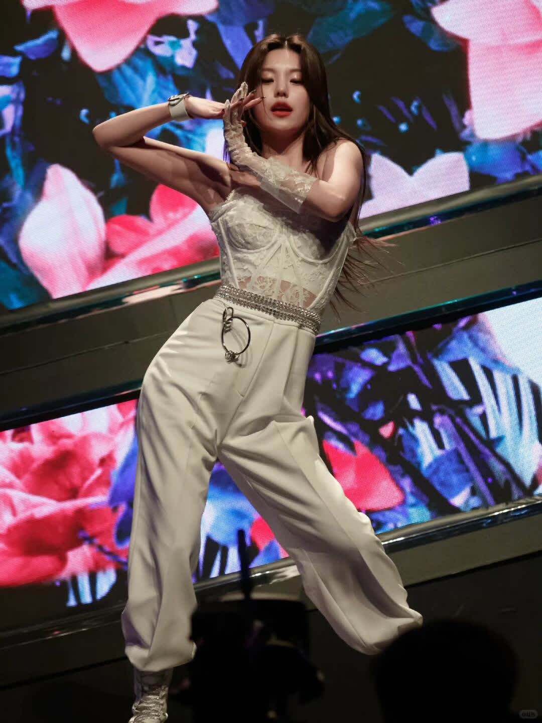 本人就好这一口😍 昨天在首页刷到的，黄礼志妹妹黄礼志. 还有一张绝美动图放不上