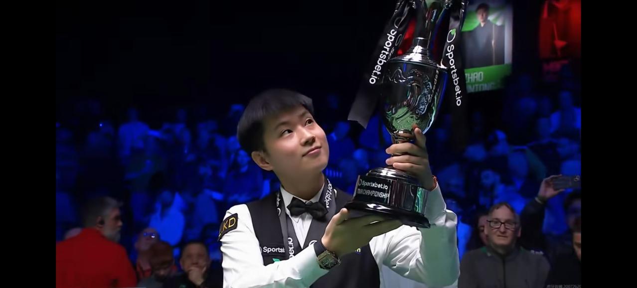 赵心童10:3力克特鲁姆普，勇夺2026斯诺克巡回锦标赛的冠军，这也是他一个赛季