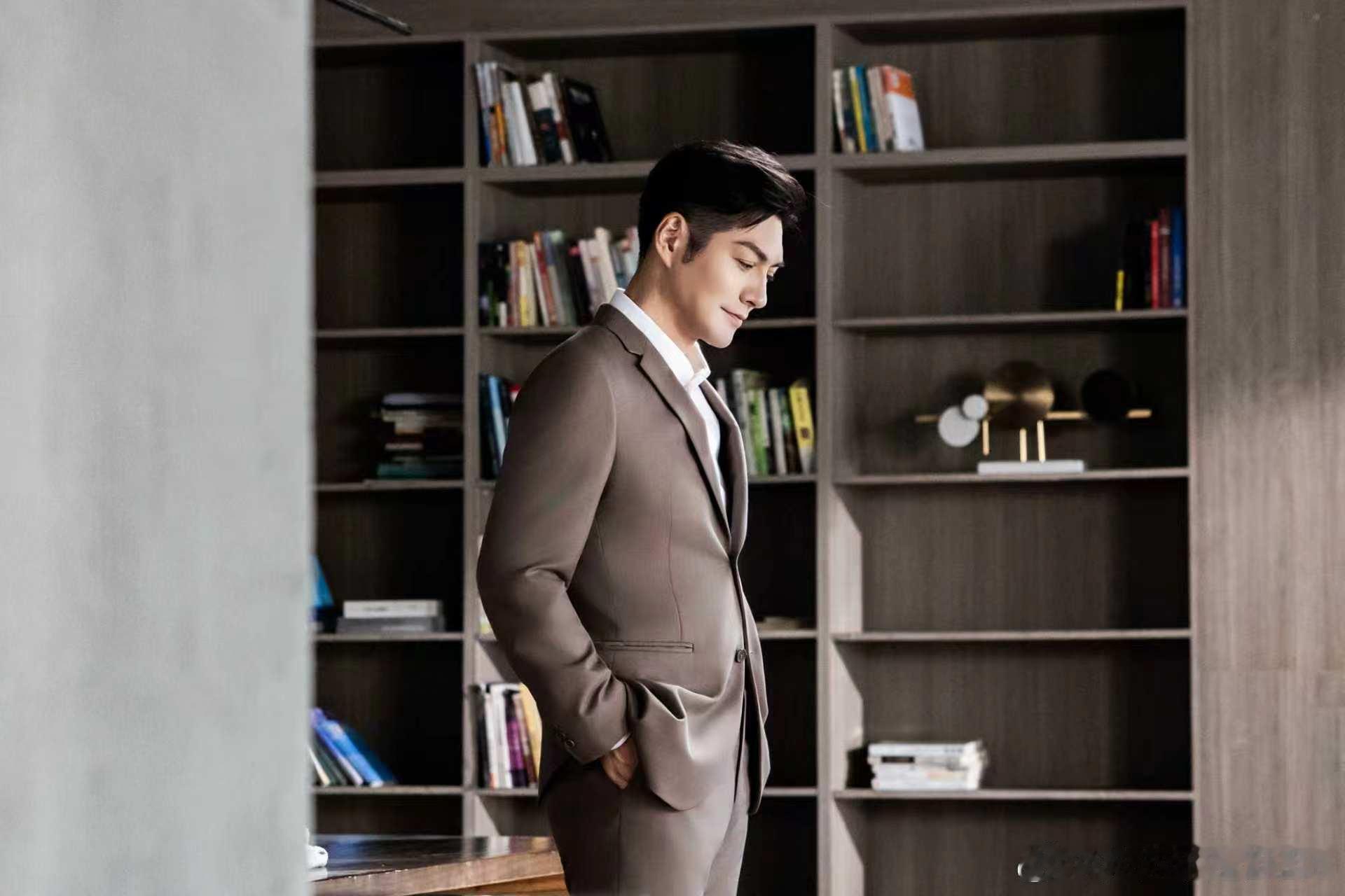 板材界有了自己的严屹宽行业高品质板材实力出圈，兼具美学设计与耐用性能，环保工艺呵