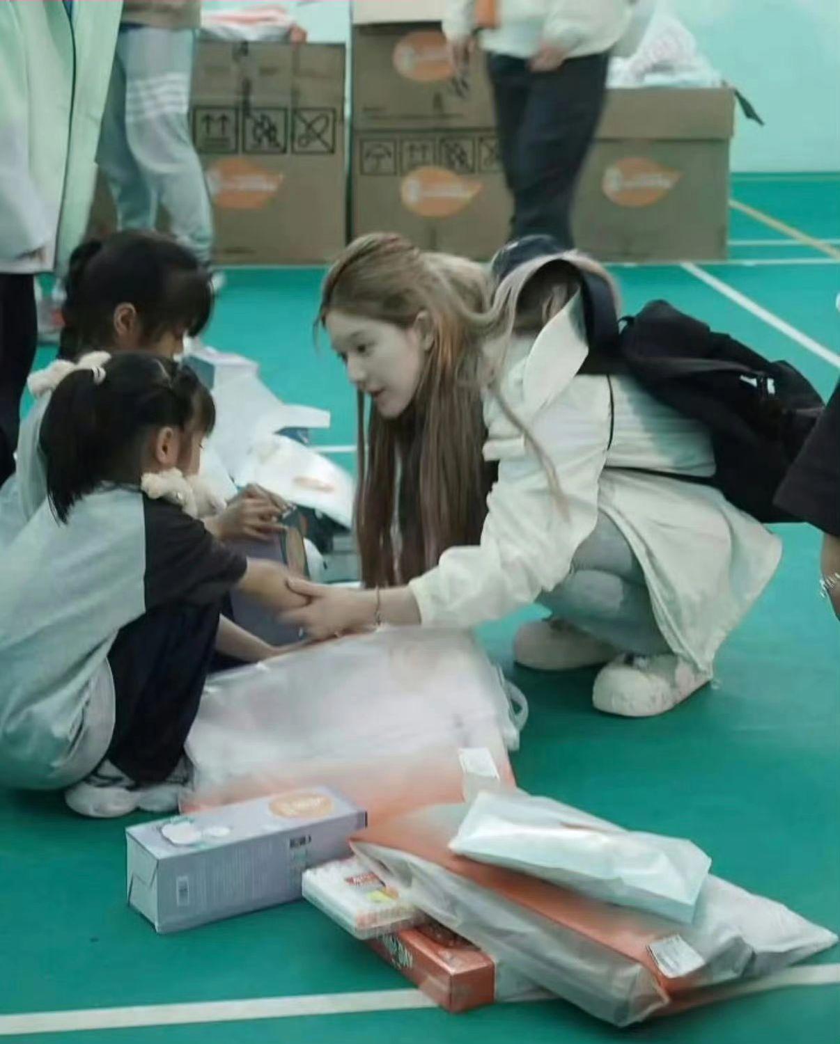 小小的你守护小小他们。精确到身份证的资助名单，出道八年公益十年。小小的...