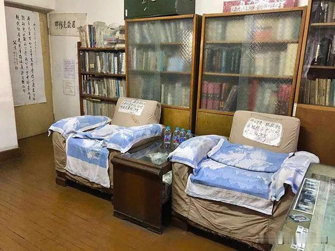 2023年8月，邓稼先的妻子许鹿希，在北京60多平米的老房里度过95岁生日！没有