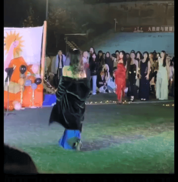 这竟然是一个学校的活动，我还以为是某商K的团建呢[笑哭]