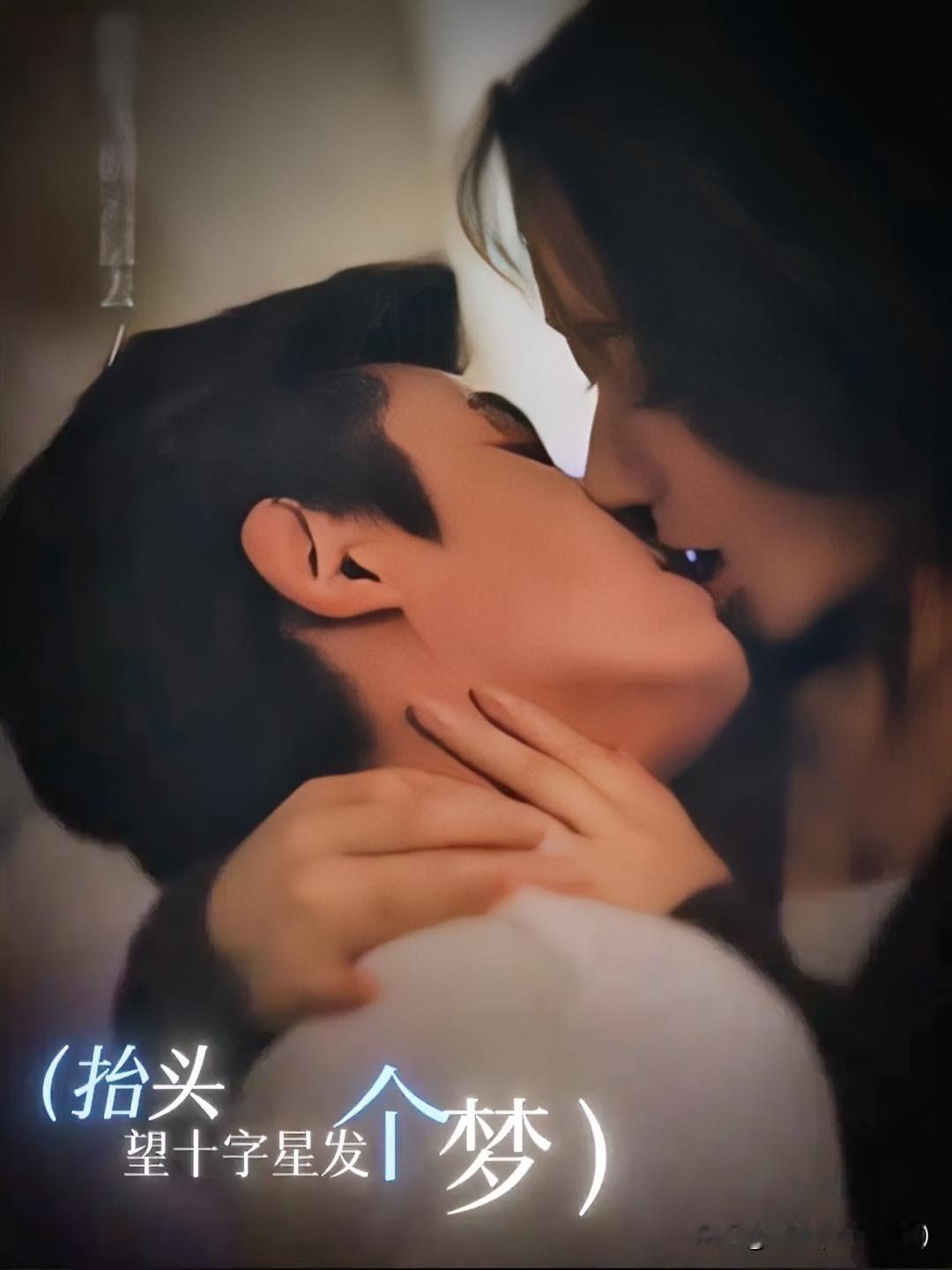 融
文/刚柔

我撤回的每一句
你都听见了一一
不是比喻， 是我们在夜里
烧成同