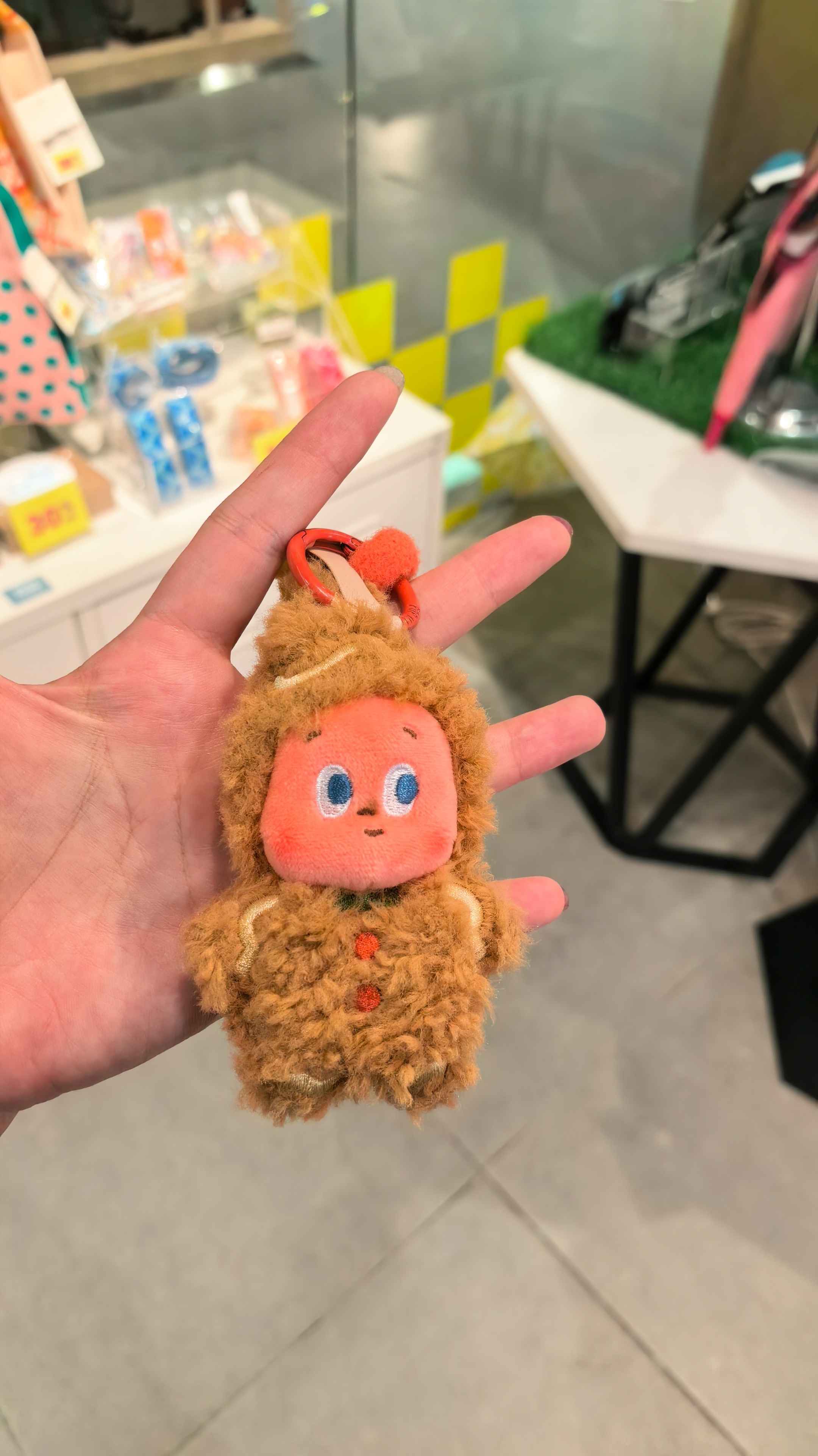 港币跌了啊今天购物感觉跟没花钱似的出门的时候给自己定的2k以内没想到都没花完嘻嘻