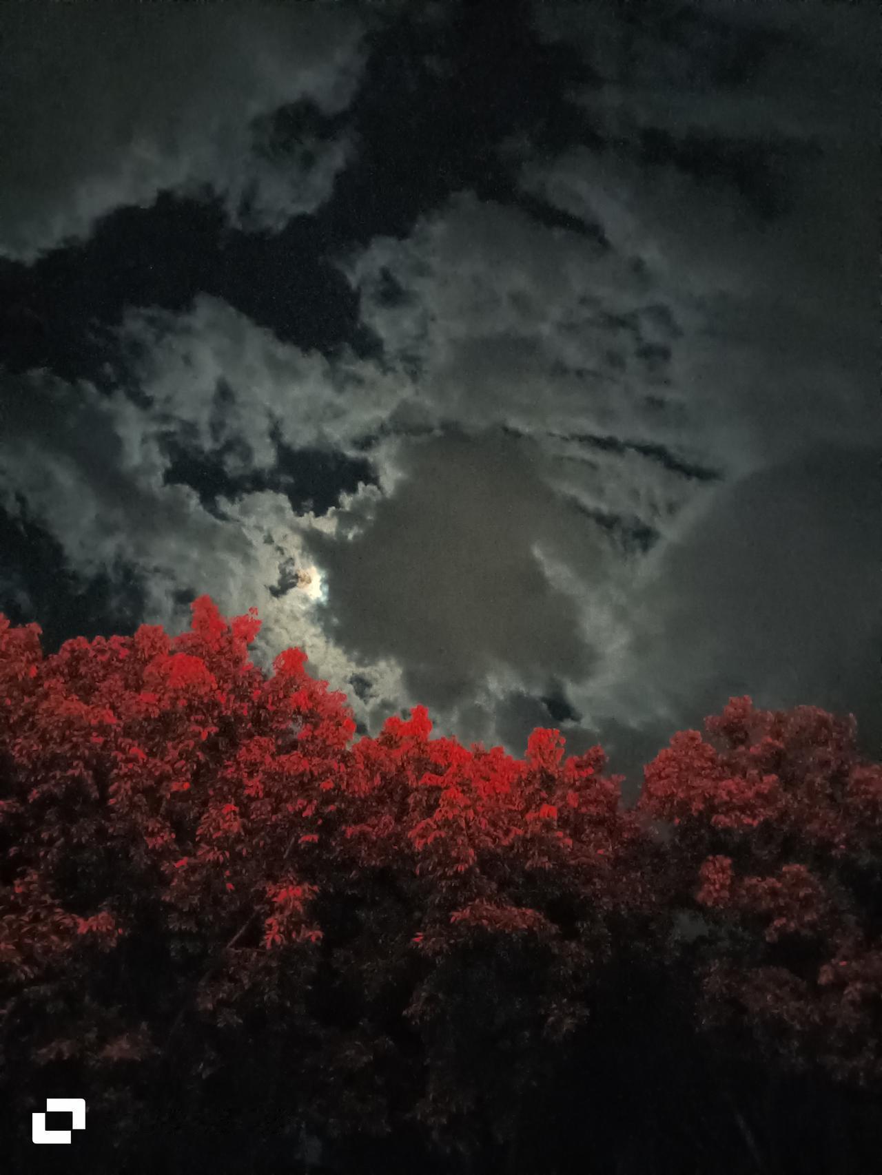 潞江坝绚丽多彩的天空