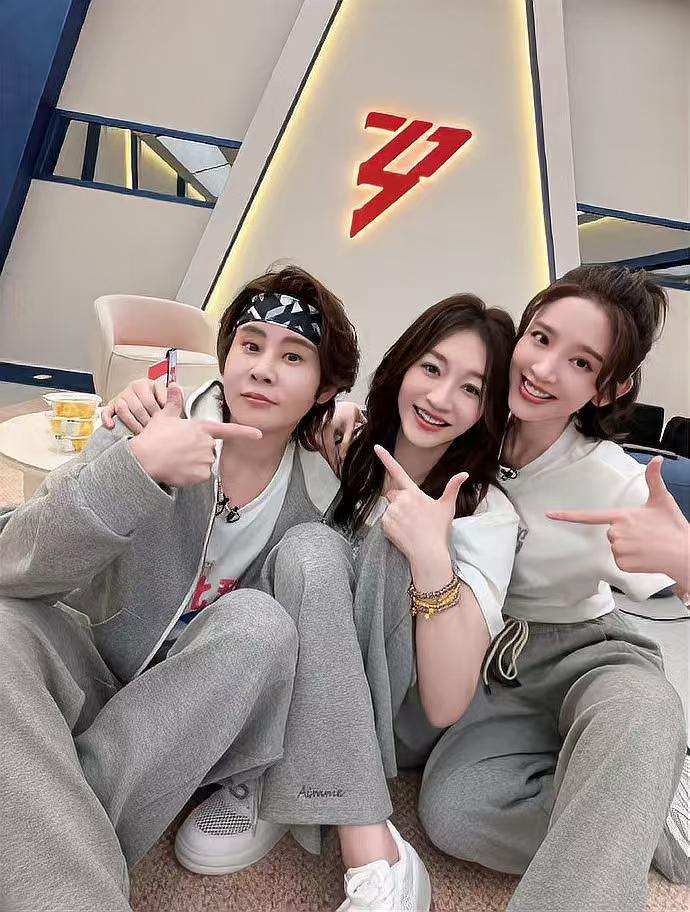 破防了！李小冉回应《心愿便利贴》翻车，哽咽自曝“起跑线低”，这格局绝了！

娱乐