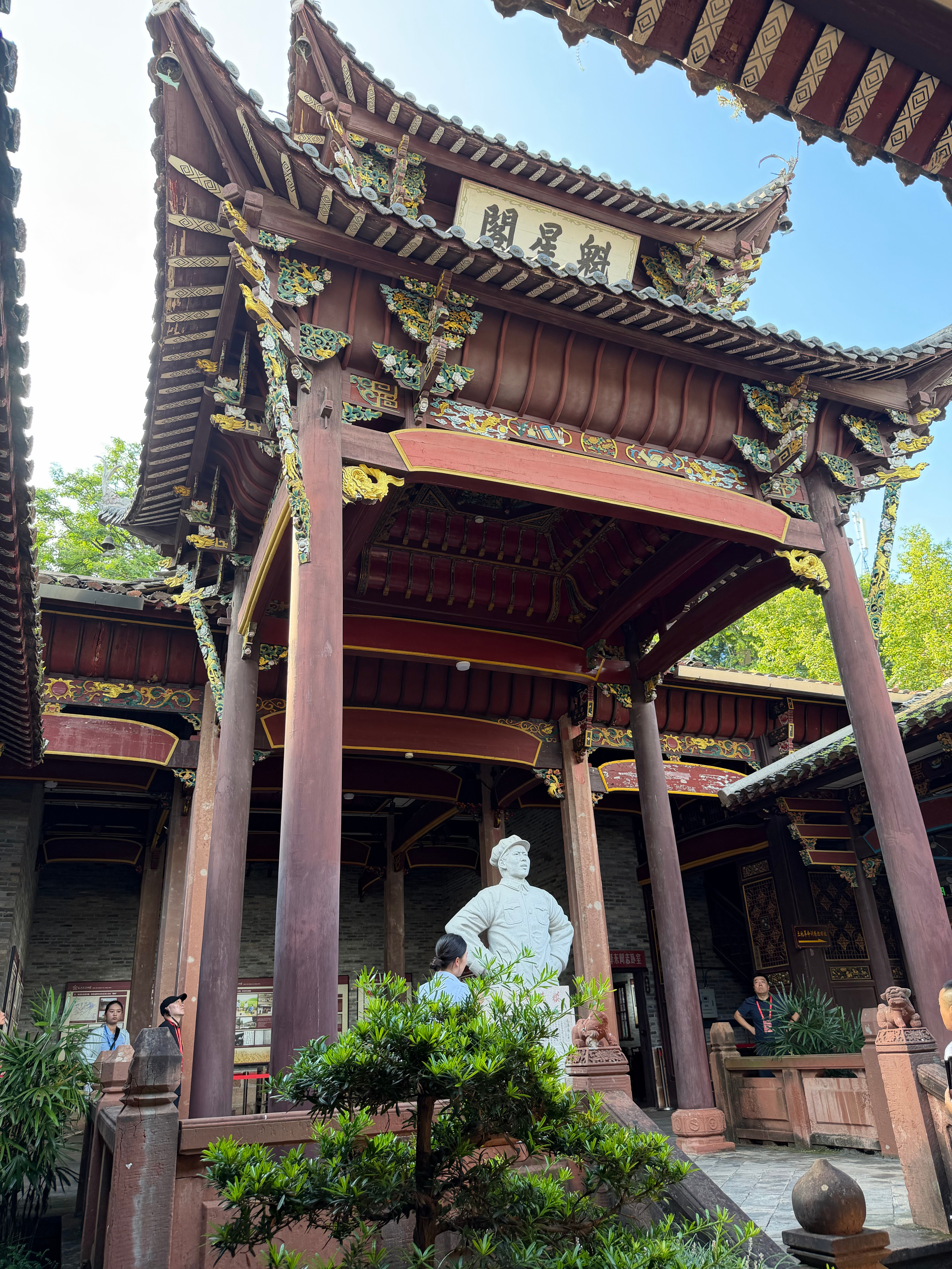 坐落于兴国的潋江书院，白墙庭院自带古朴书香气息，是当地极具代表性的人文古建，更是