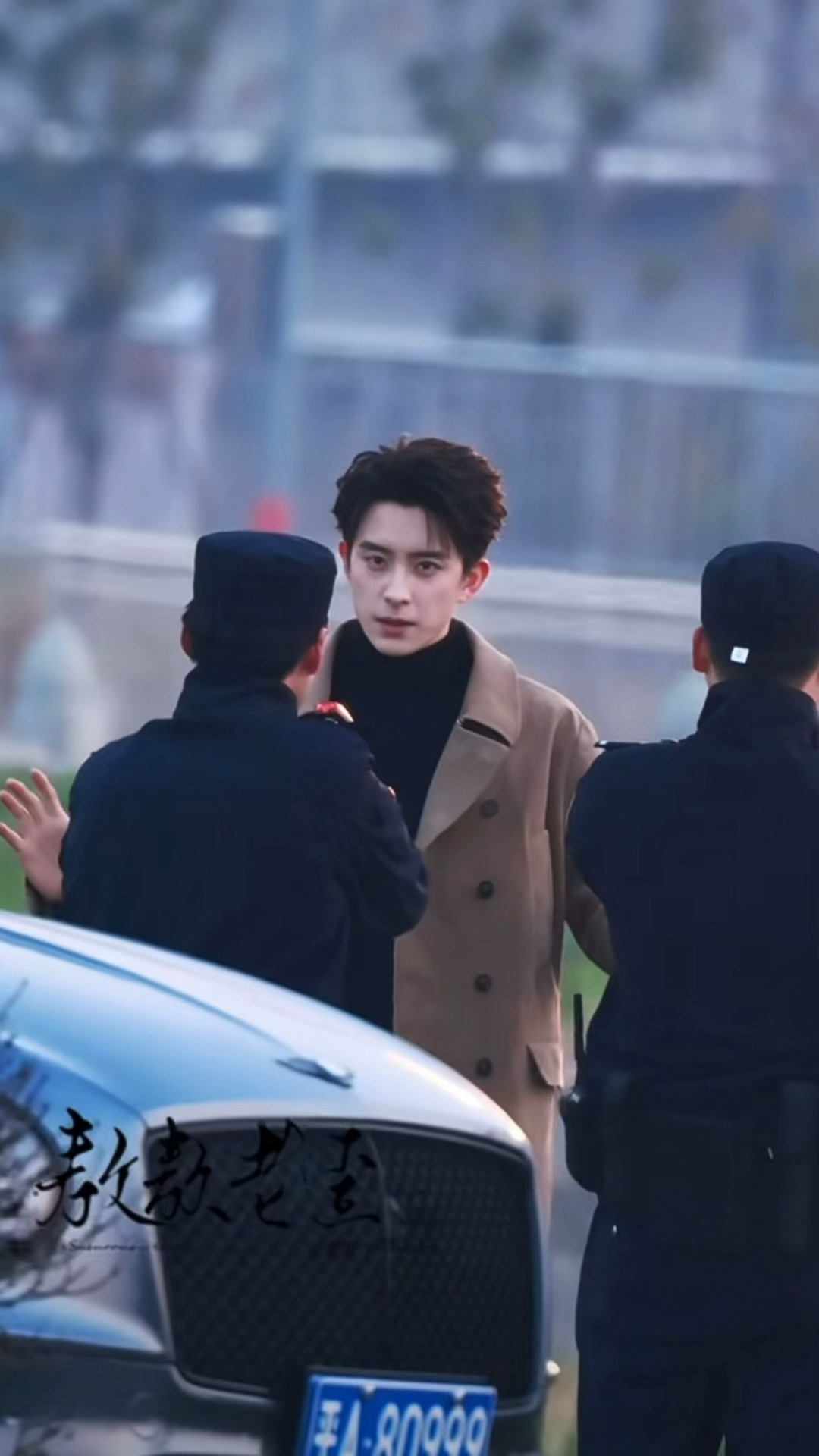 我们岑总，上一秒在剧情里冷脸被捕，下一秒光速飞进车里，高能量总裁是这样的敖瑞鹏光