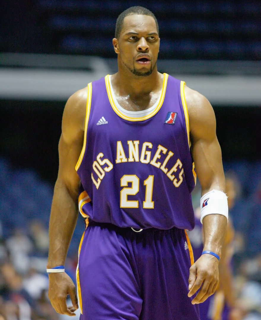 篮天下成立于2006年的洛杉矶捍卫者队 D-Fenders，而湖人也是NBA历史