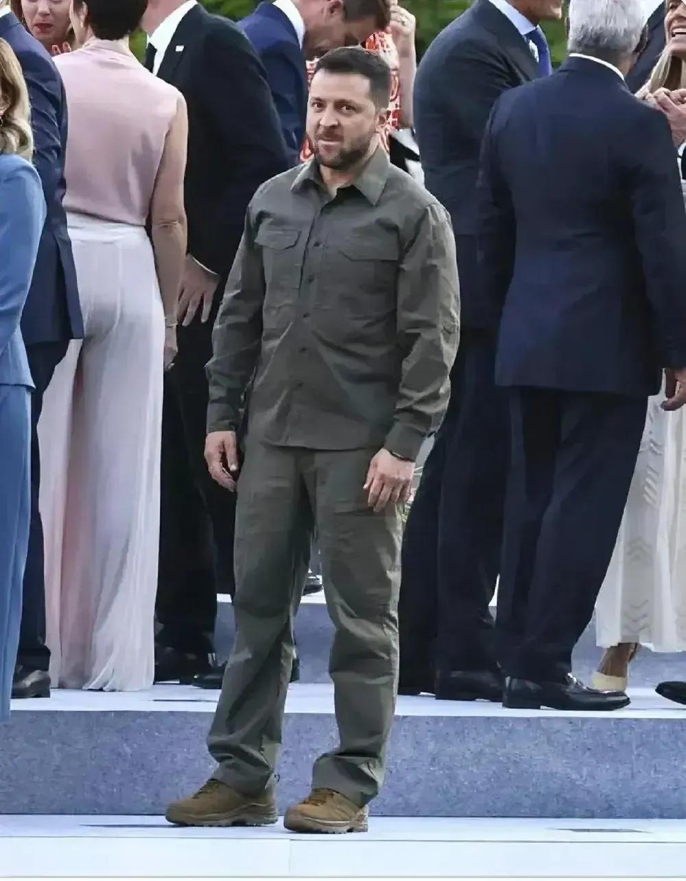 它的样子真的像个小丑[泣不成声]