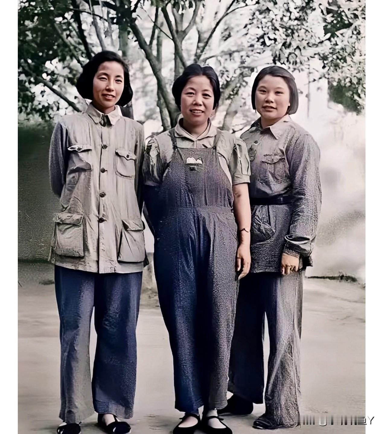 这才是1944年她们三人在延安的真实貌相，都看一下呗！这可不是演戏，也绝非电视剧