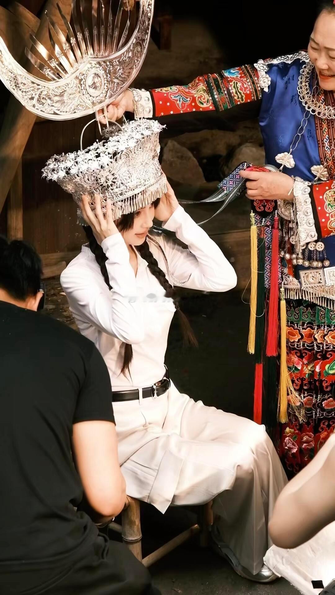 angelababy angelababy漫影寻踪 "钟表随着时间流逝而转动,我