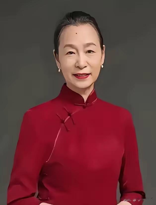 从什么时候开始，将下九流的戏子变为文艺工作者的？是从1949年开始，后来成了艺术