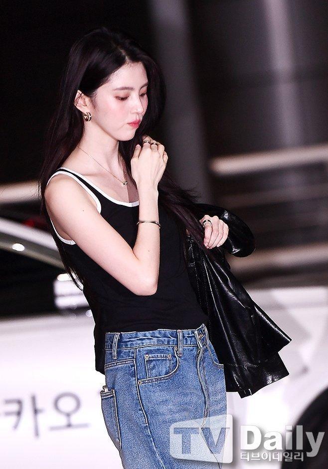 #韩素希出发戛纳##韩素希出发戛纳机场图# 韩素希出发戛纳，好美！！！氛围感一绝