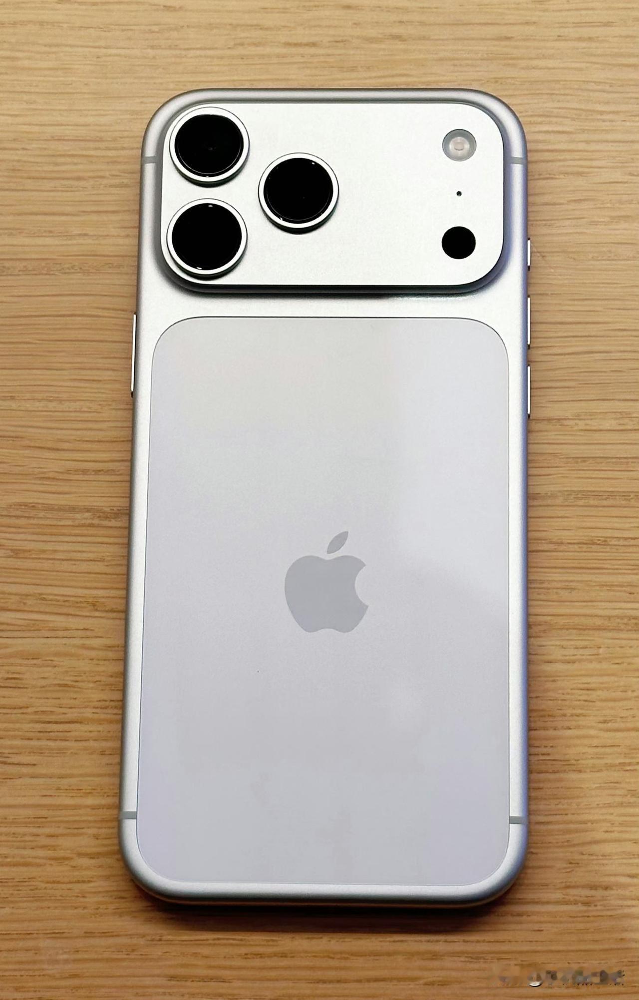 苹果17系列强势霸榜前三！iPhone 17 Pro/Pro Max外观又大改，