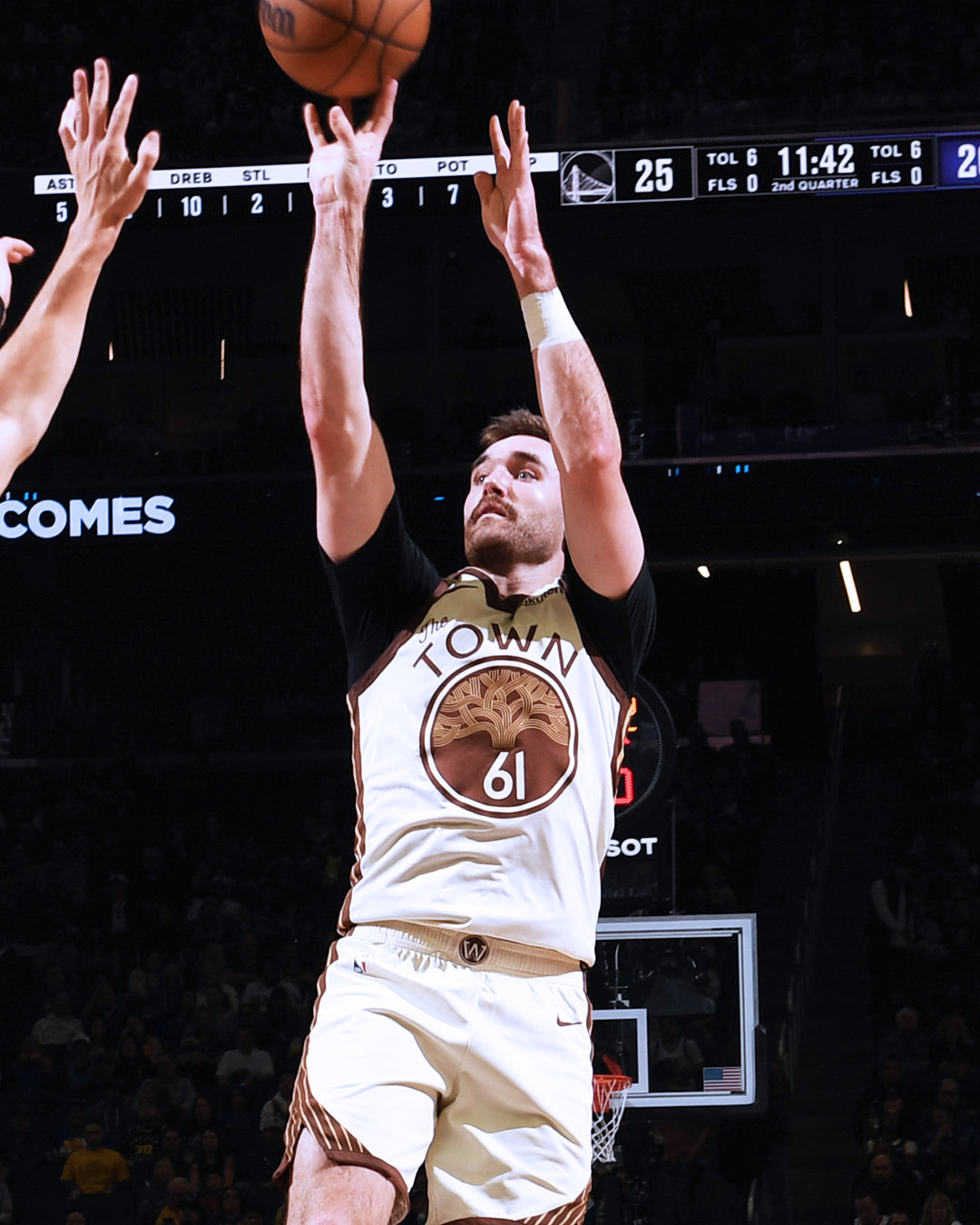 斯宾塞14分，3助攻，2篮板，1抢断。勇士战胜国王