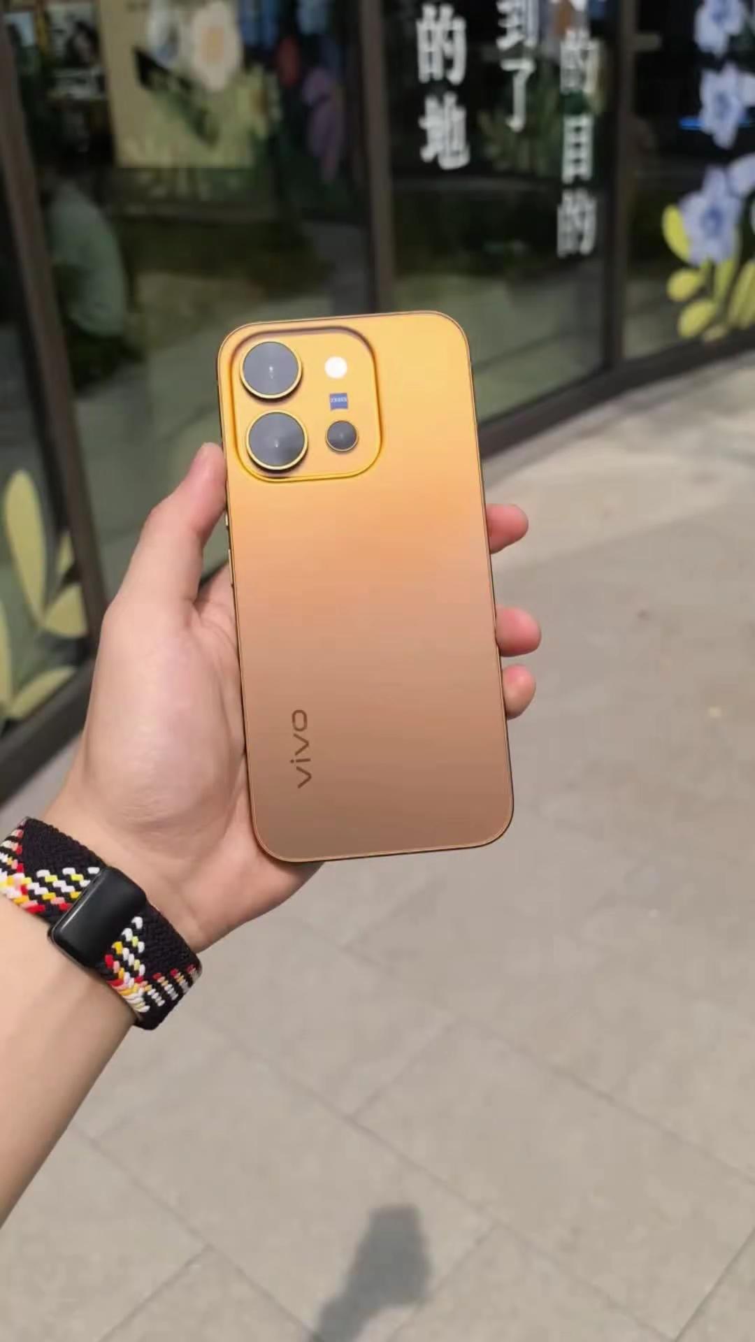 vivo X300 E 配置还行，该有的都有，不过怎么感觉有点像s60😅viv