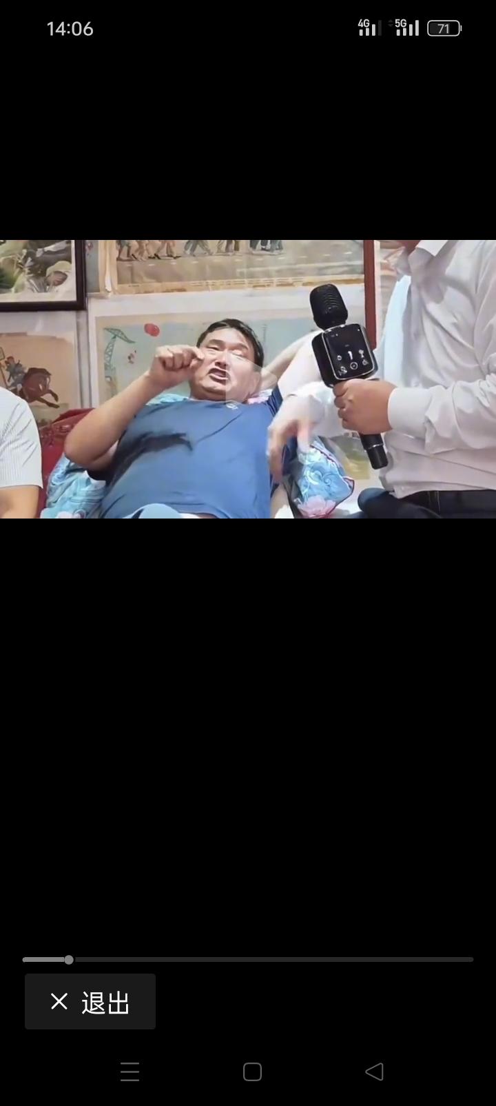 你是怎么评价大衣哥的躺着舒服：大衣哥用这种姿势面对镜头，嘴里唱着牡丹之歌，一边唱