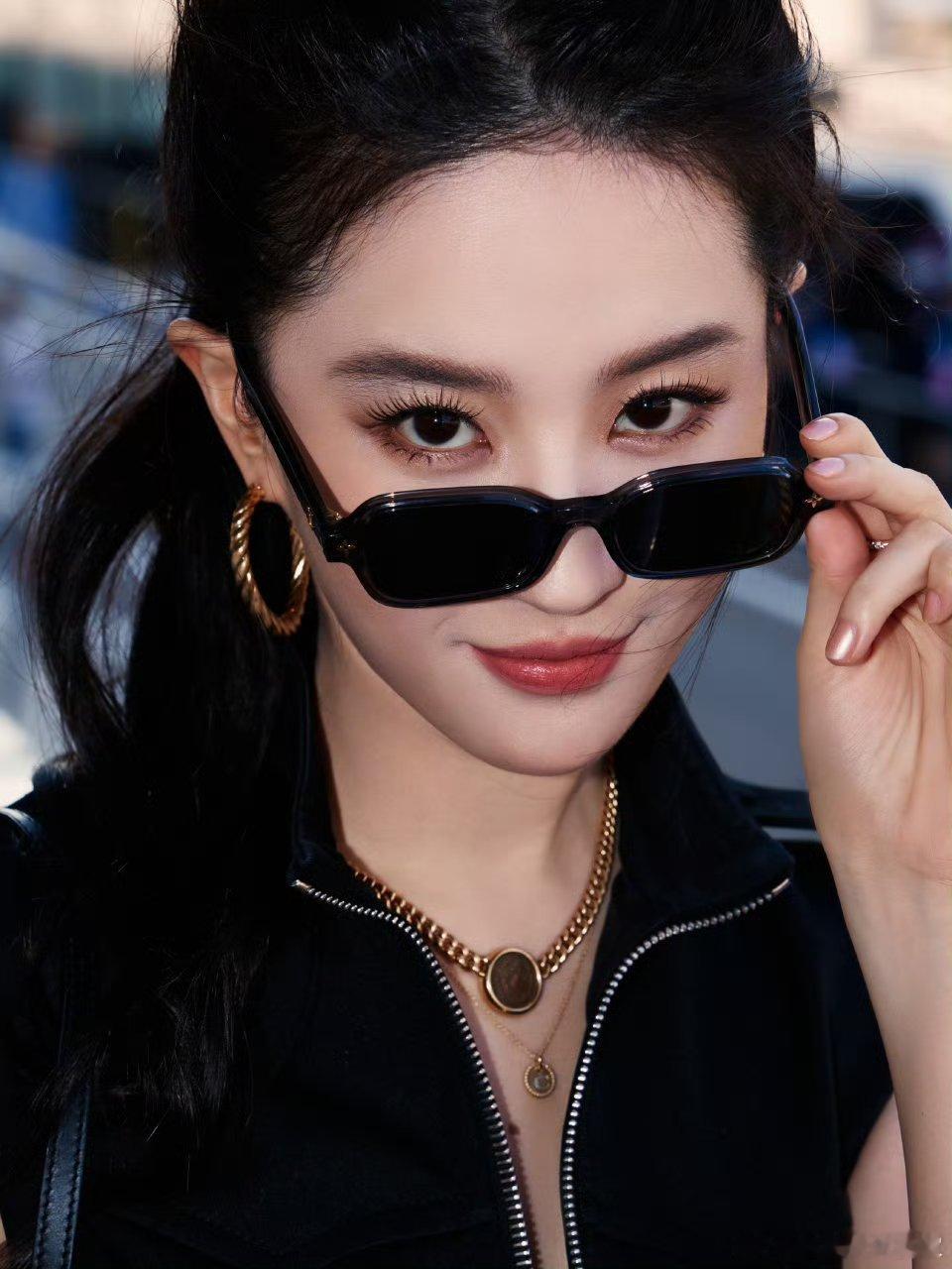 刘亦菲真的好漂亮，状态太好了😍给人一种矜贵大气、干净利落的美刘亦菲由内而外散发