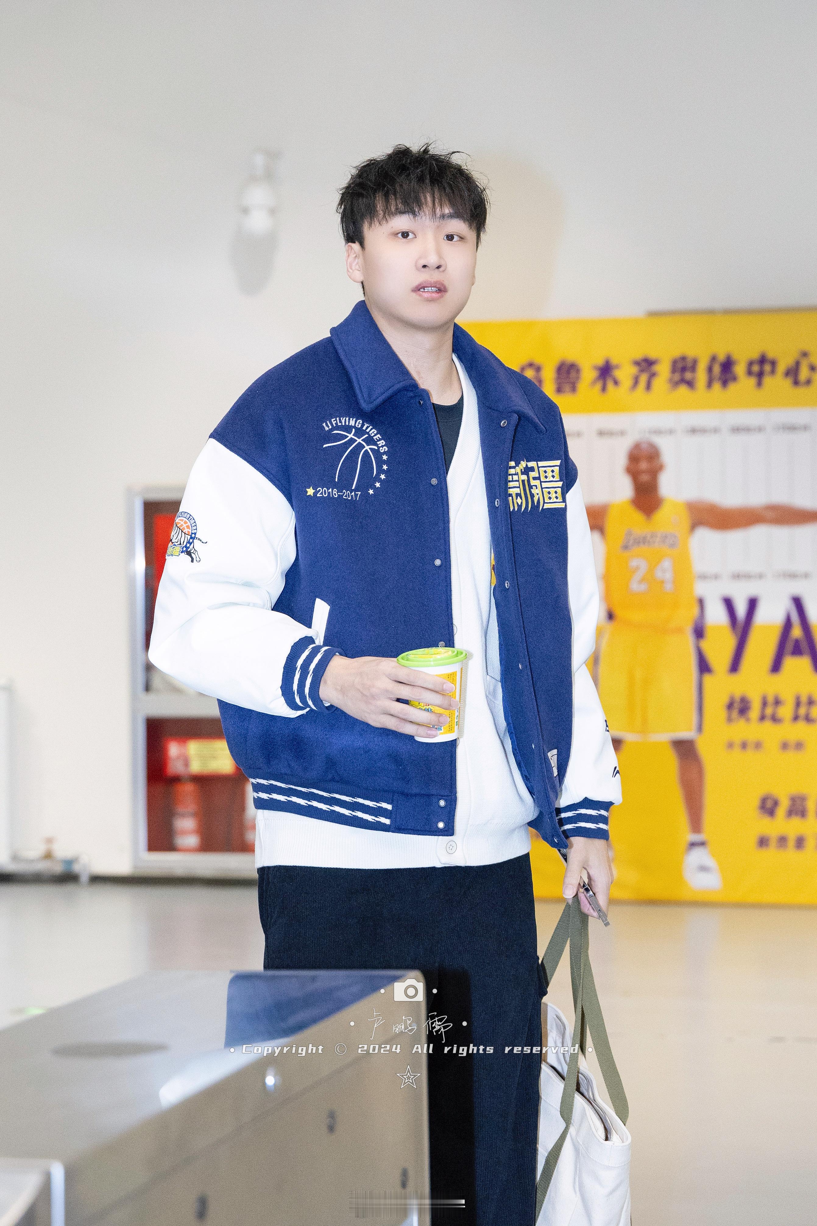 滴滴滴，让一让！球员通道有男模队来袭——齐麟  