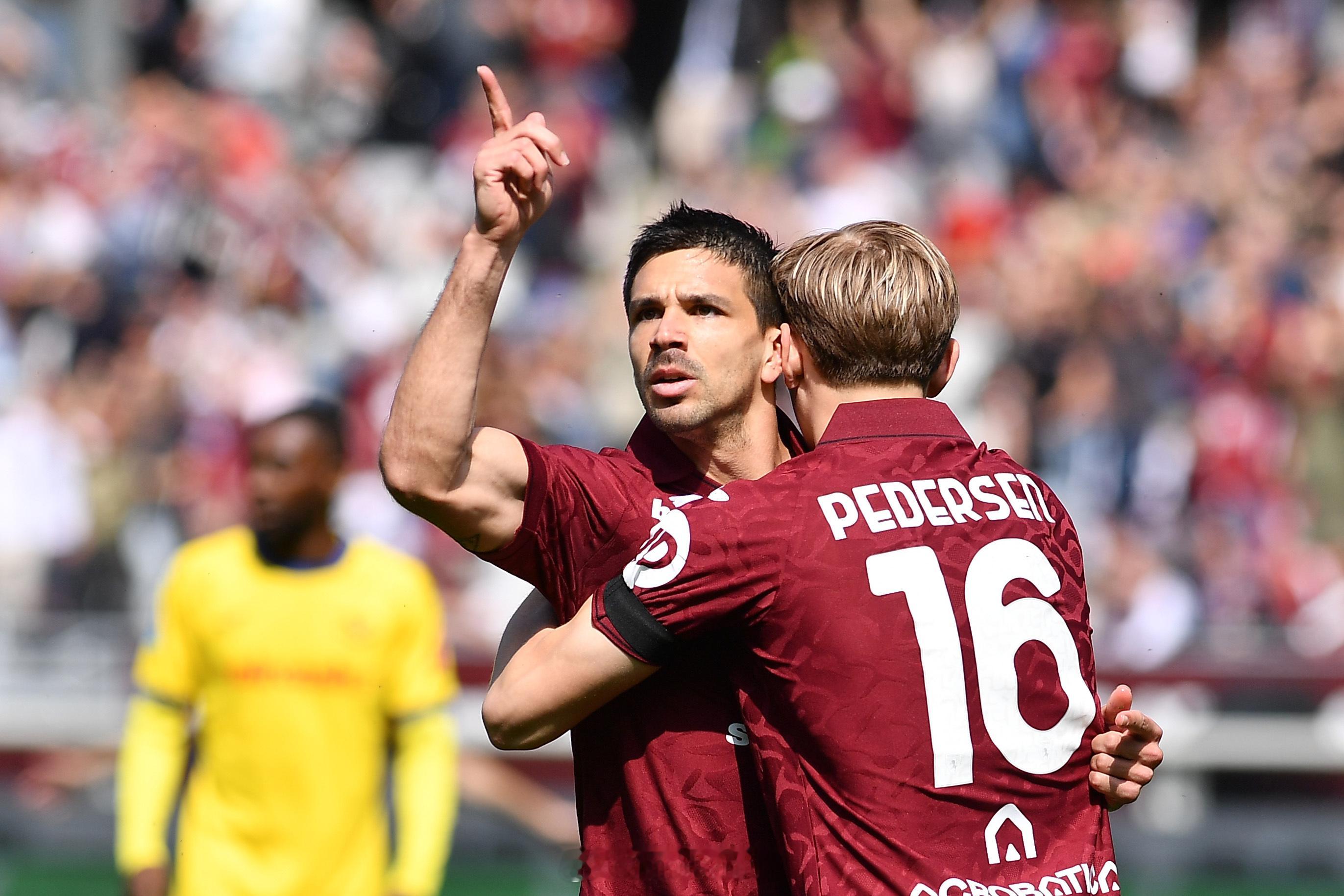 乔瓦尼·西蒙尼进球，都灵2-1战胜维罗纳！这位阿根廷前锋为都灵首开纪录，帮助球队