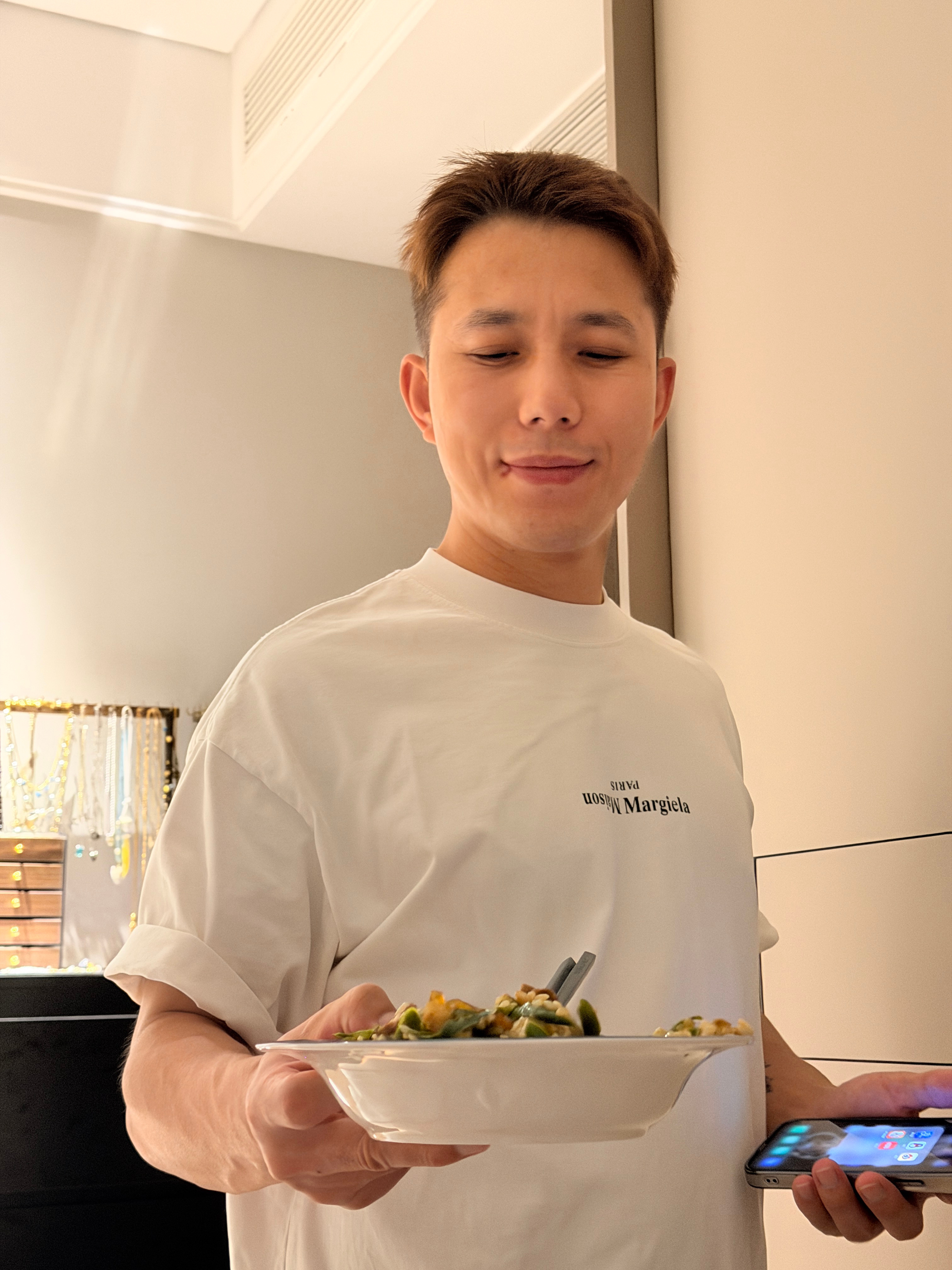 我服了…. 大半夜都快三点了，他整这么一碗炒饭，谁顶得住？？？？？？？？？？ 我