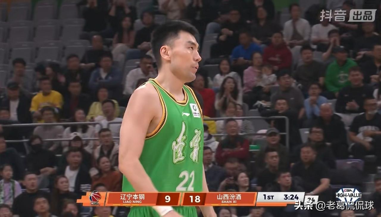 辽宁本钢老将李晓旭真是太拼了！在今天辽宁本钢主场迎战山西汾酒的比赛中，目前两队的