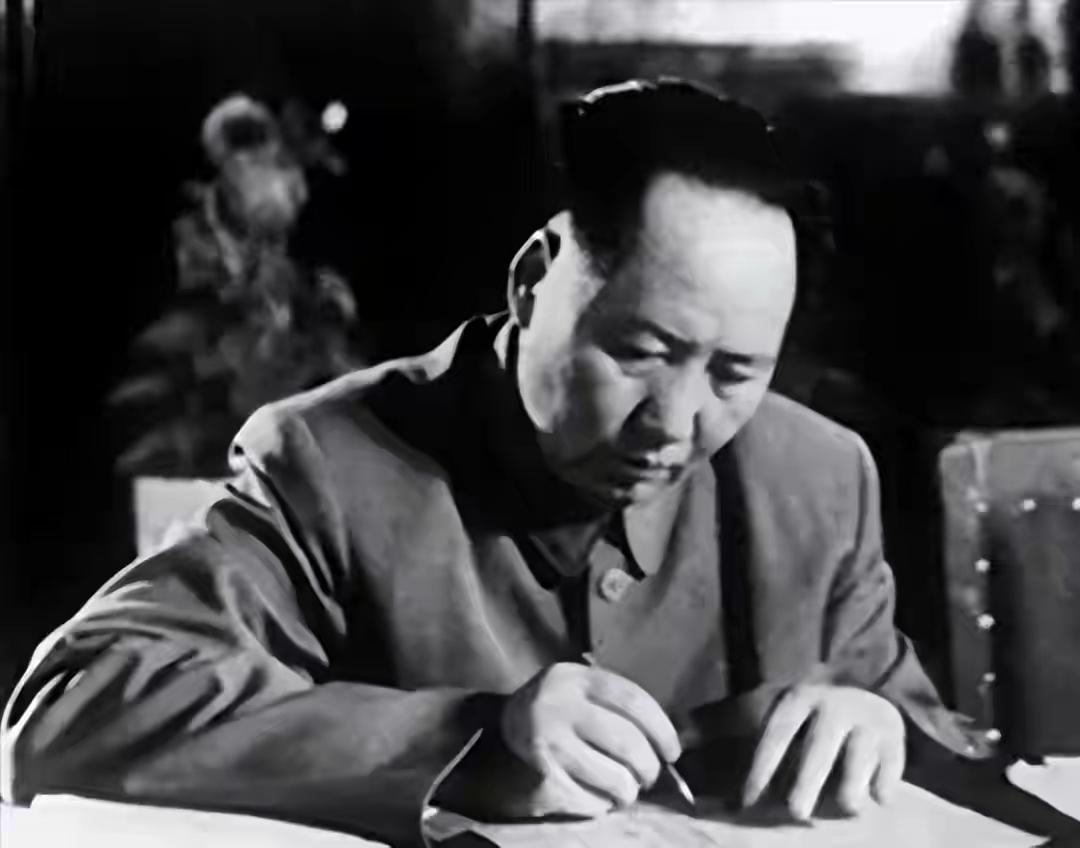 1958年，开国上将要辞职、谁劝都没用，毛主席大怒：把聂荣臻找来

1958年秋