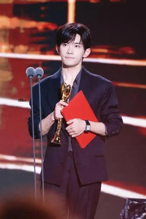 ‌第38届金鸡奖中凭借《小小的我》24岁千玺摘金鸡影帝！原来所有拼命，都藏着答案