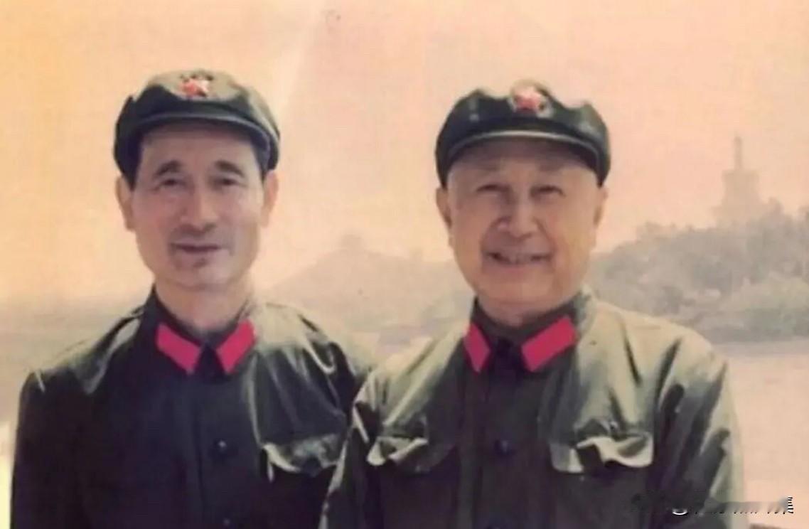 “棋圣”聂卫平的父亲聂春荣与钱学森院士在一起的合影。聂春荣曾任中国科协书记处书记