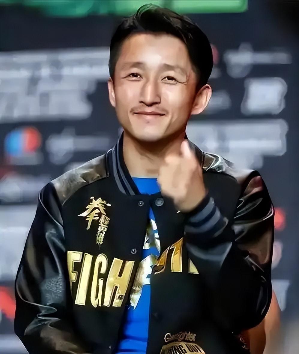 邹市明的事，越看越觉得扎心。他不是没辉煌过，也不是没挣到过钱，而是比起穷，更难受
