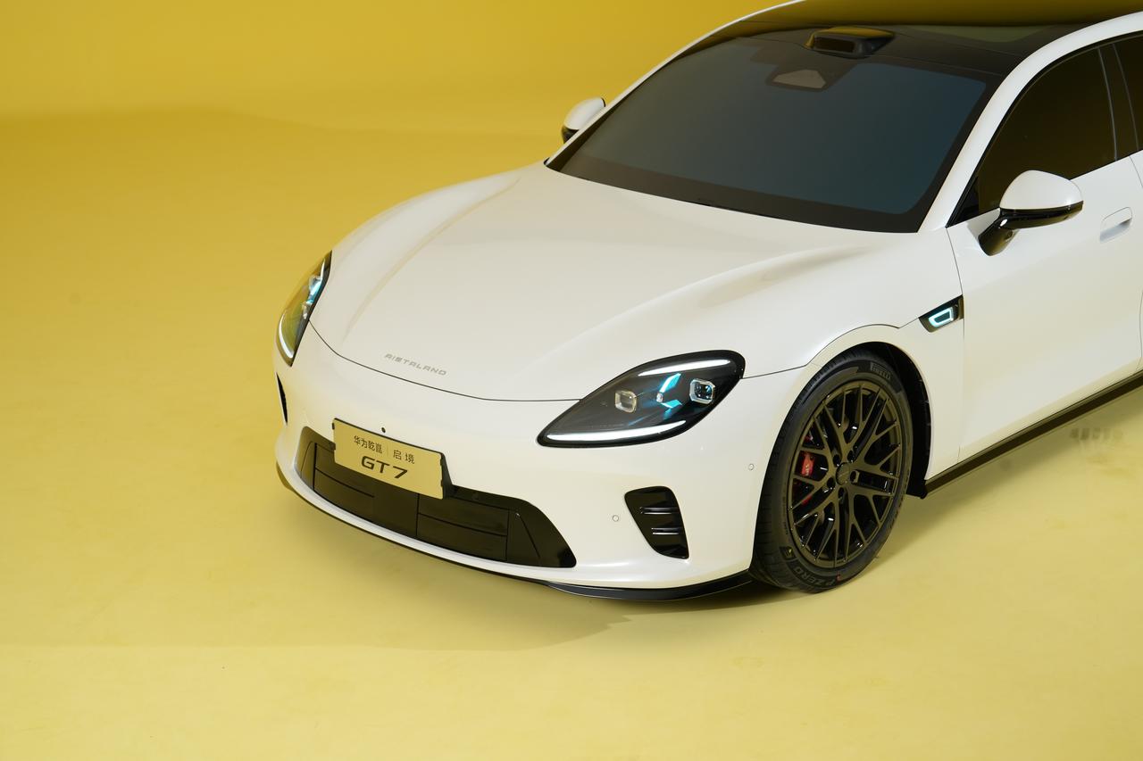 当“供应商”变成“合伙人”，启境GT7把华为技术吃透了
看了华为乾崑技术大会发布