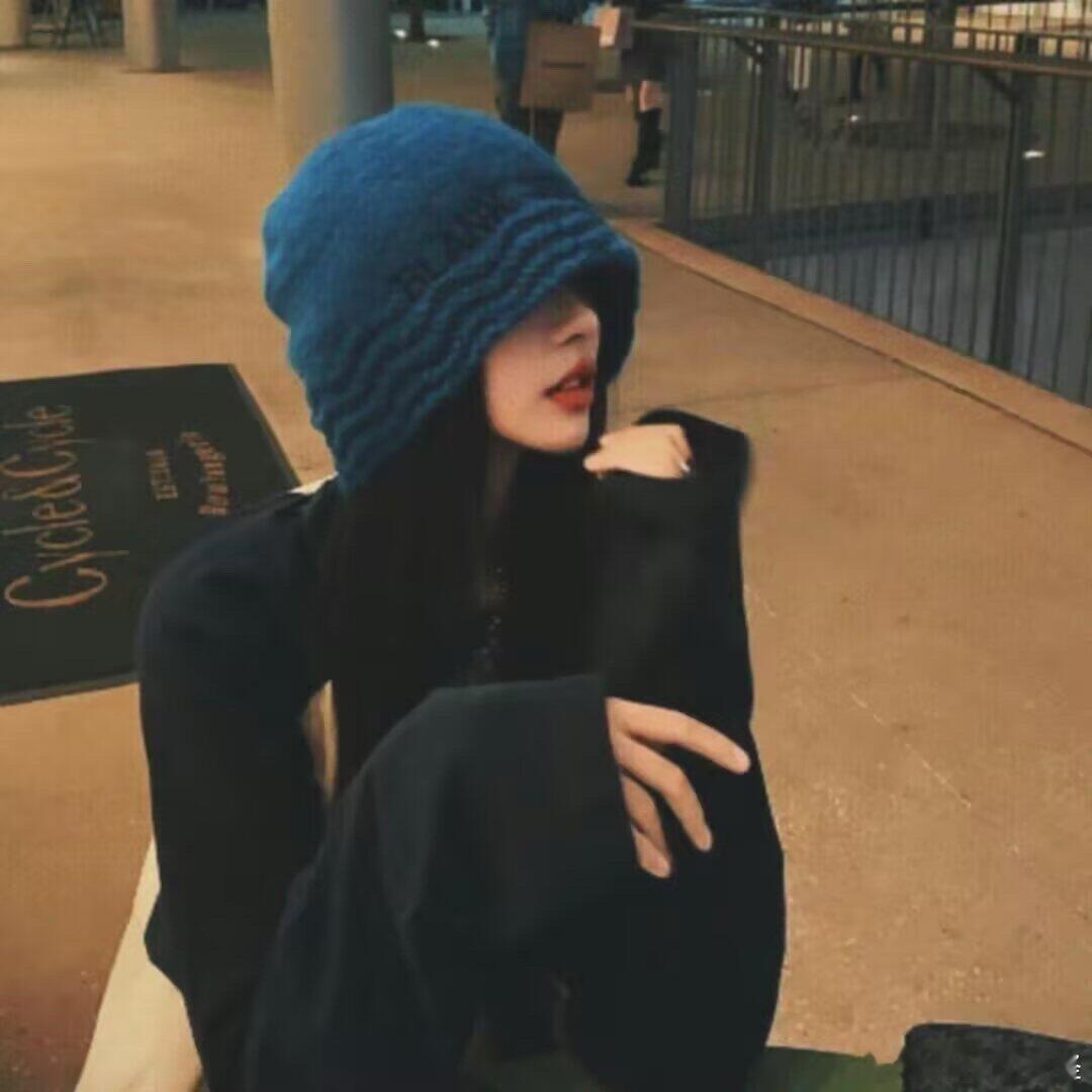 每个光芒四射的姑娘，定是被生活蜕变之后才变得绚烂而夺目，失意、彷徨，都是人生的必