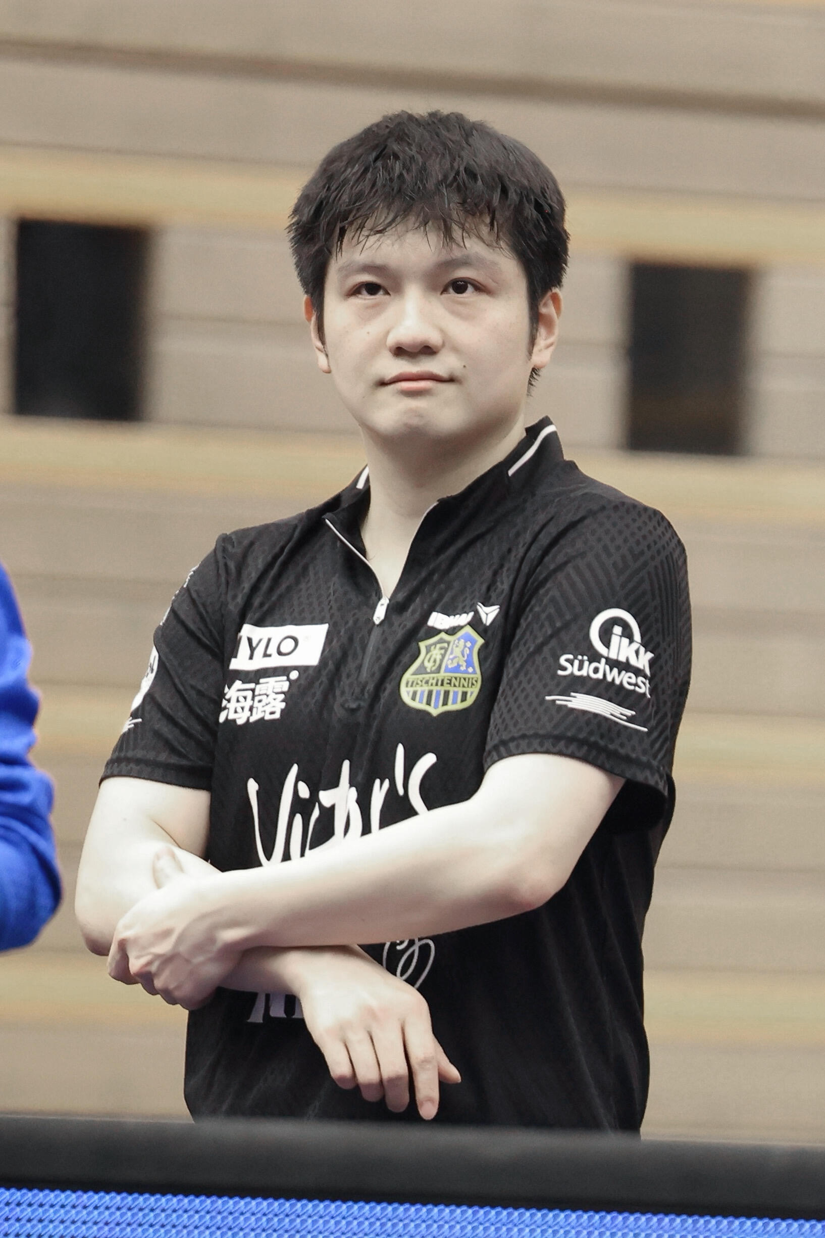 黑色战袍樊振东太Sexy了，这一瞬竟增加了黑色战袍的浓度。 