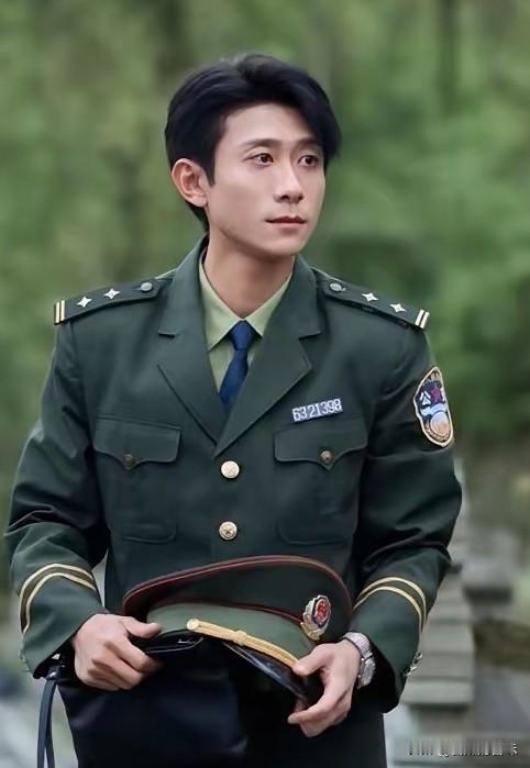 看了新版《重案六组》
发现一件很有意思的事。
就是张一山不管演什么角色，似乎都有